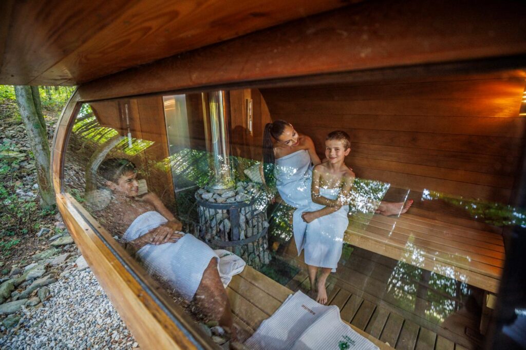 Treehouse Sněžník, domek na stromě u Dolní Moravy