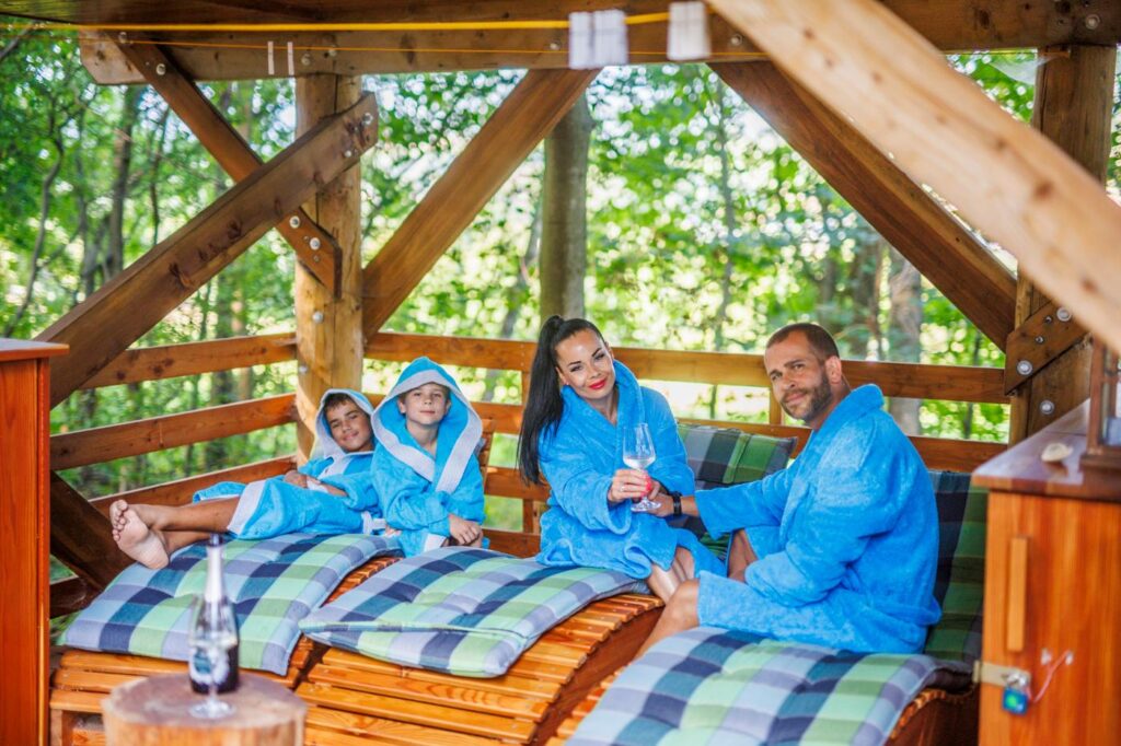 Treehouse Sněžník, domek na stromě u Dolní Moravy